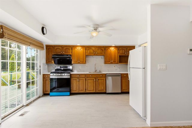 15 Apple Lane, Commack, NY 11725