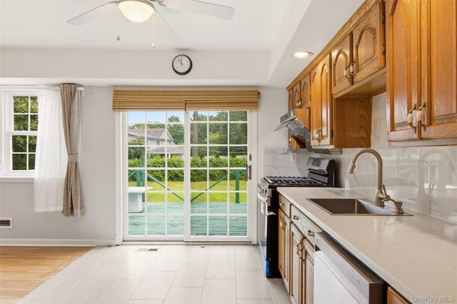 15 Apple Lane, Commack, NY 11725