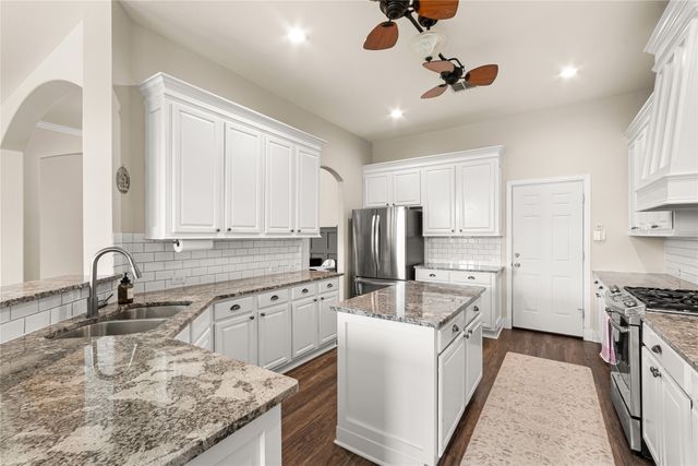 2404 Dawn Mist Drive, Little Elm, TX 75068