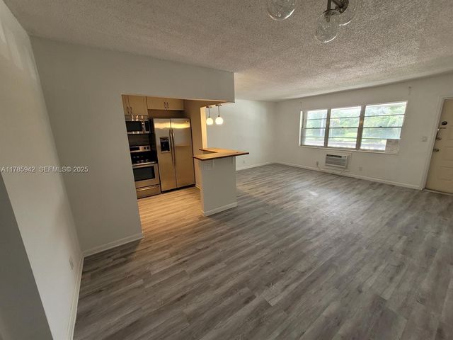 14 Salisbury A 14, West Palm Beach, FL 33417