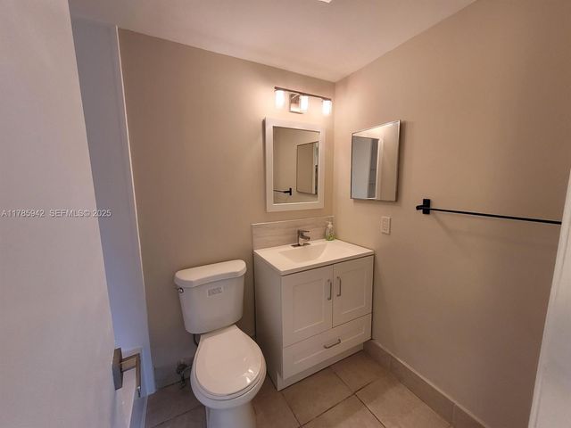 14 Salisbury A 14, West Palm Beach, FL 33417
