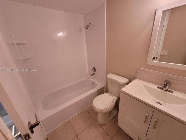 14 Salisbury A 14, West Palm Beach, FL 33417