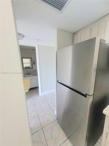 2025 NE 164th St 319, North Miami Beach, FL 33162