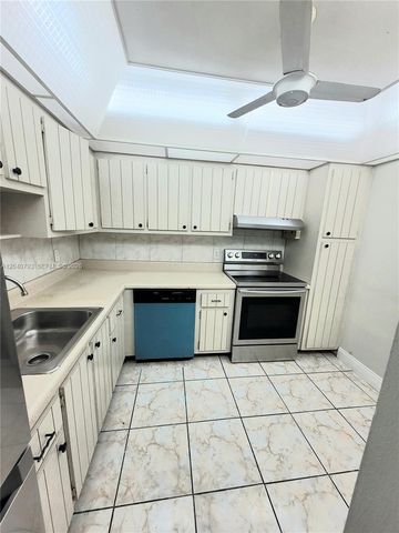 2025 NE 164th St 319, North Miami Beach, FL 33162