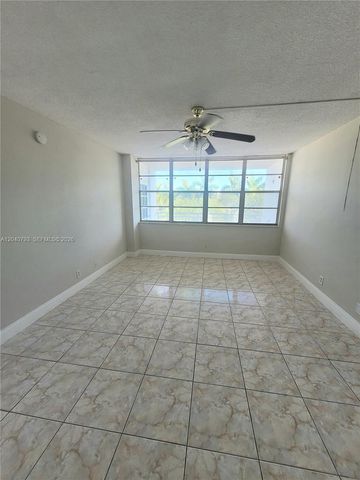 2025 NE 164th St 319, North Miami Beach, FL 33162