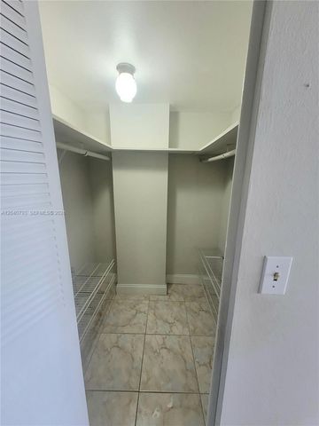 2025 NE 164th St 319, North Miami Beach, FL 33162