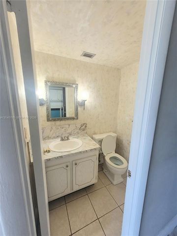 2025 NE 164th St 319, North Miami Beach, FL 33162