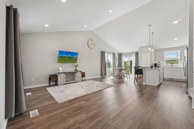 1515 Raymond Drive, Waconia, MN 55387