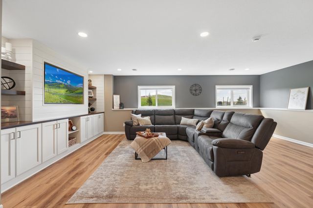 1515 Raymond Drive, Waconia, MN 55387