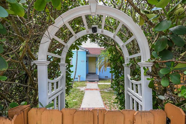 1915 Lake Avenue, West Palm Beach, FL 33401