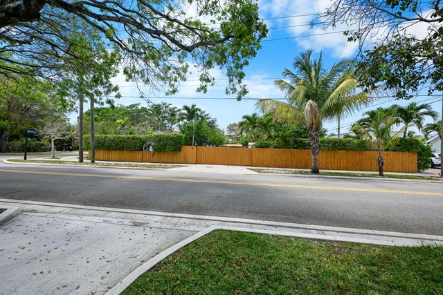 1915 Lake Avenue, West Palm Beach, FL 33401