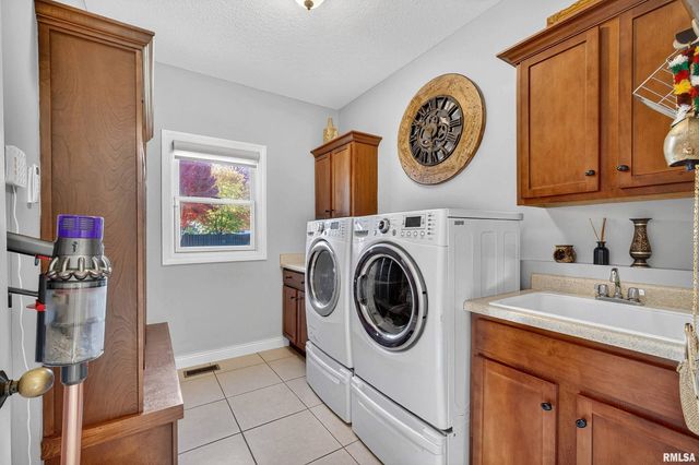 5316 Judge Road, Bettendorf, IA 52722