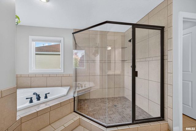 5316 Judge Road, Bettendorf, IA 52722