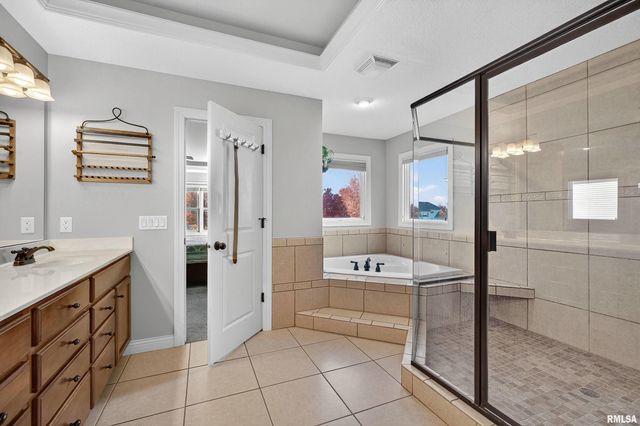 5316 Judge Road, Bettendorf, IA 52722