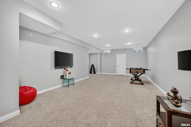 5316 Judge Road, Bettendorf, IA 52722