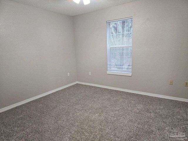 6828 Hunt St, Milton, FL 32570