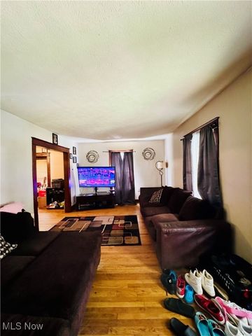 927 Avon Street, Akron, OH 44310