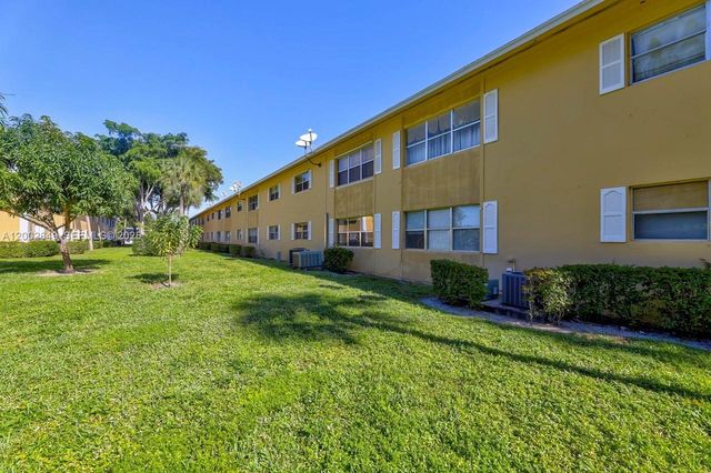 610 SE 2nd Ave L8, Deerfield Beach, FL 33441