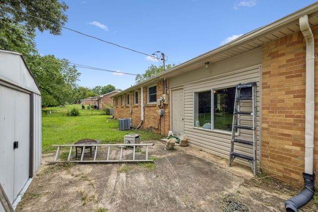 311 Rue Le Mans Dr, Clarksville, TN 37042