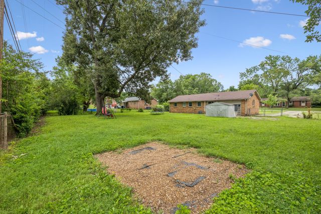 311 Rue Le Mans Dr, Clarksville, TN 37042