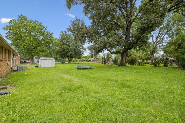 311 Rue Le Mans Dr, Clarksville, TN 37042