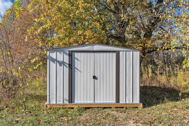 6674 Wisterman Road, Lockport Town, NY 14094