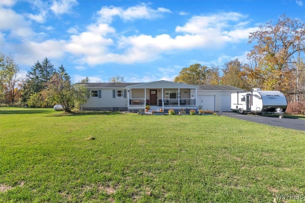 6674 Wisterman Road, Lockport Town, NY 14094