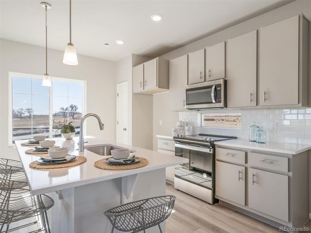 46597 Sunflower Lane, Bennett, CO 80102