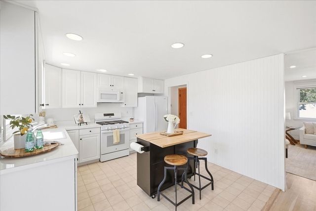 5 Moreau St, Stoughton, MA 02072