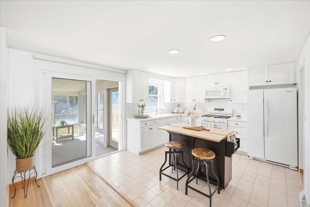5 Moreau St, Stoughton, MA 02072
