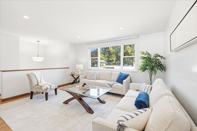 5 Moreau St, Stoughton, MA 02072