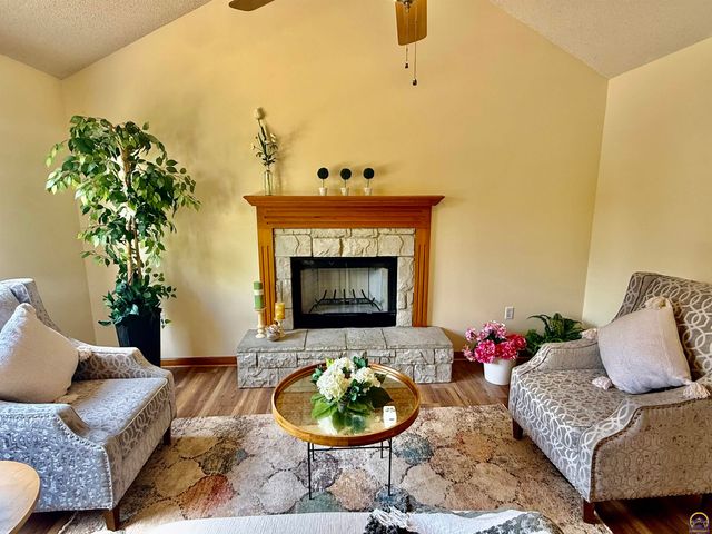 33124 W 87th Terr, De Soto, KS 66018