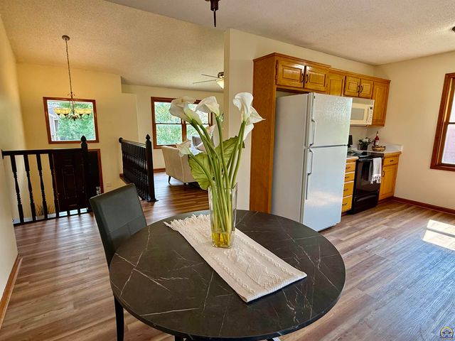 33124 W 87th Terr, De Soto, KS 66018
