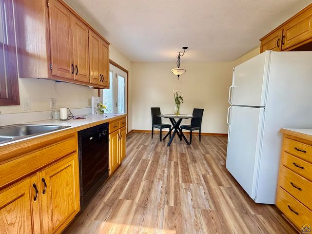 33124 W 87th Terr, De Soto, KS 66018