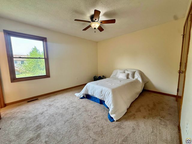 33124 W 87th Terr, De Soto, KS 66018