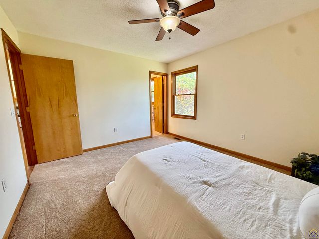 33124 W 87th Terr, De Soto, KS 66018