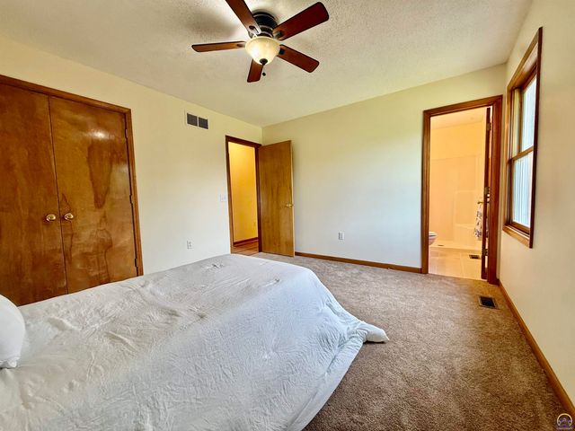 33124 W 87th Terr, De Soto, KS 66018