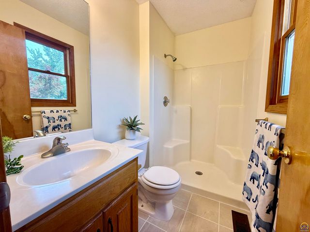 33124 W 87th Terr, De Soto, KS 66018