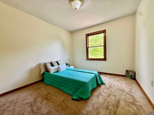 33124 W 87th Terr, De Soto, KS 66018