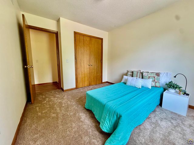 33124 W 87th Terr, De Soto, KS 66018