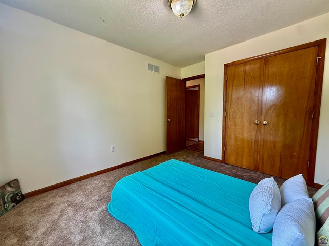33124 W 87th Terr, De Soto, KS 66018