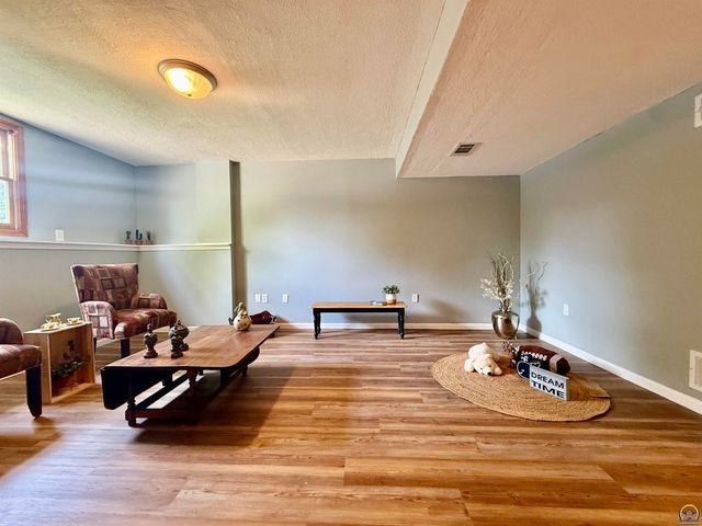 33124 W 87th Terr, De Soto, KS 66018