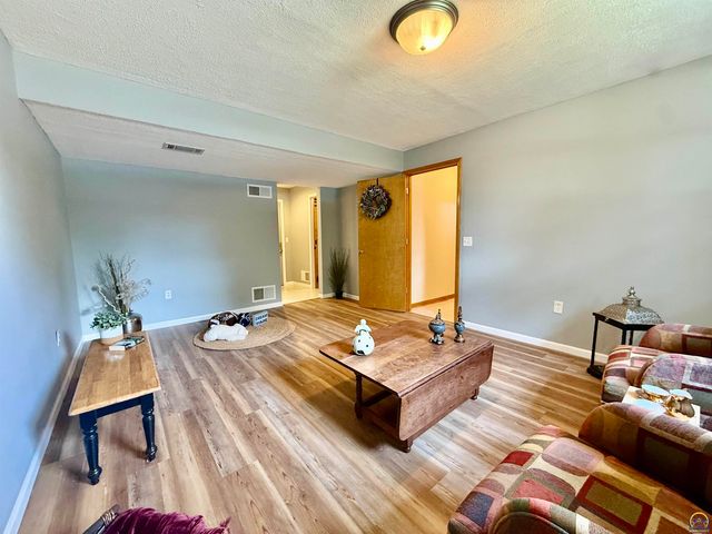 33124 W 87th Terr, De Soto, KS 66018