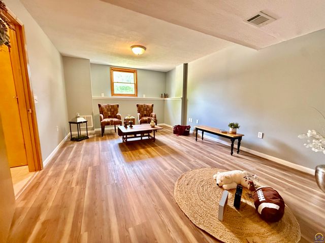 33124 W 87th Terr, De Soto, KS 66018
