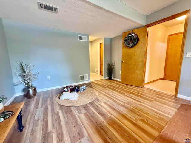 33124 W 87th Terr, De Soto, KS 66018