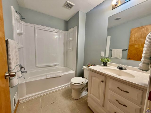 33124 W 87th Terr, De Soto, KS 66018