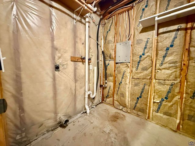 33124 W 87th Terr, De Soto, KS 66018