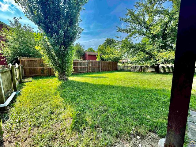 33124 W 87th Terr, De Soto, KS 66018