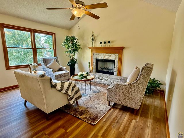 33124 W 87th Terr, De Soto, KS 66018