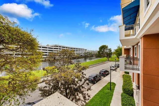 8395 SW 73rd Avenue 104, Miami, FL 33143